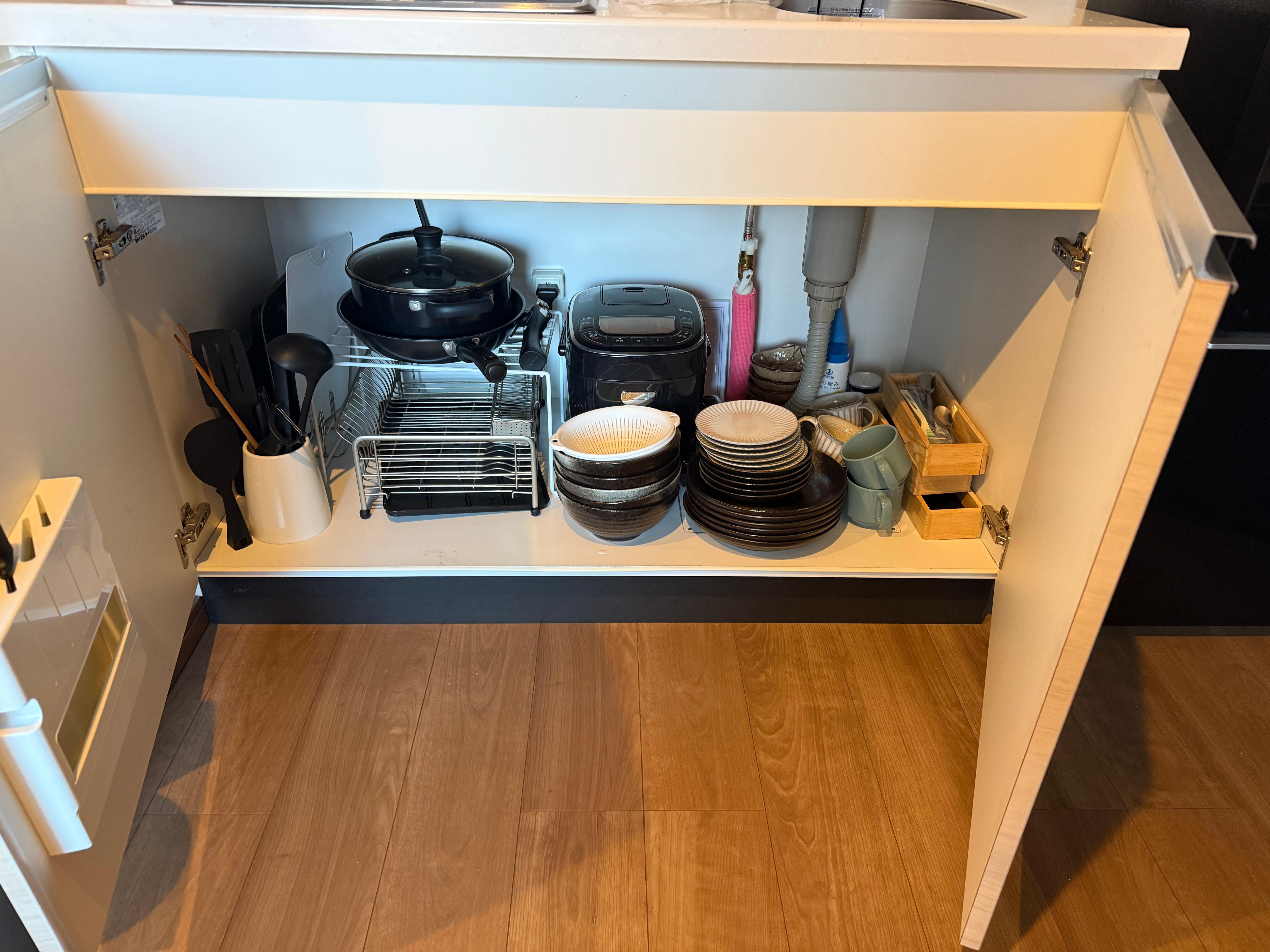 Kitchen dishes available 