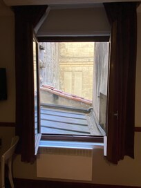 vista dalla finestra della camera n. 16