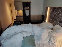 God seng og stort værelse