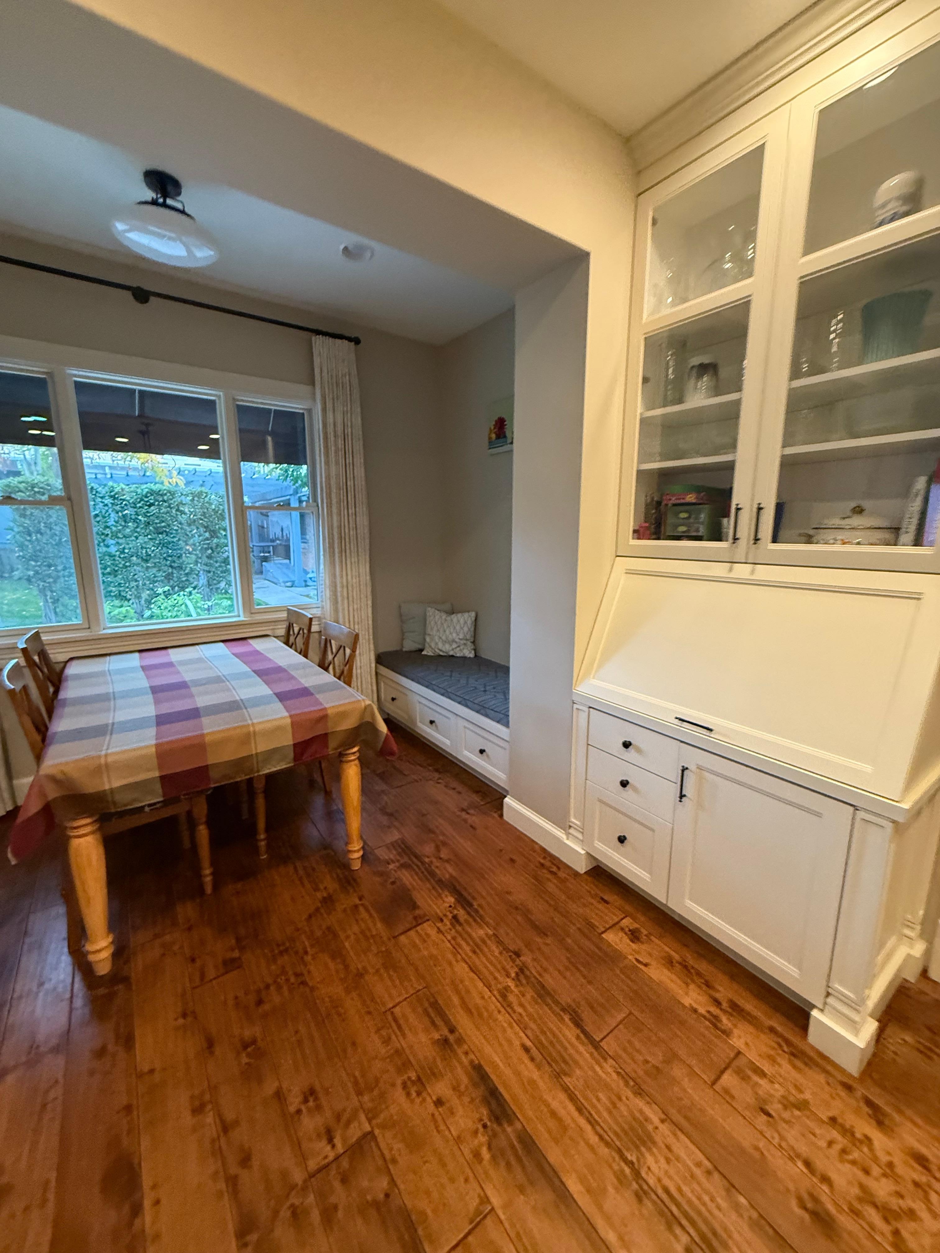 Sweet little breakfast nook.