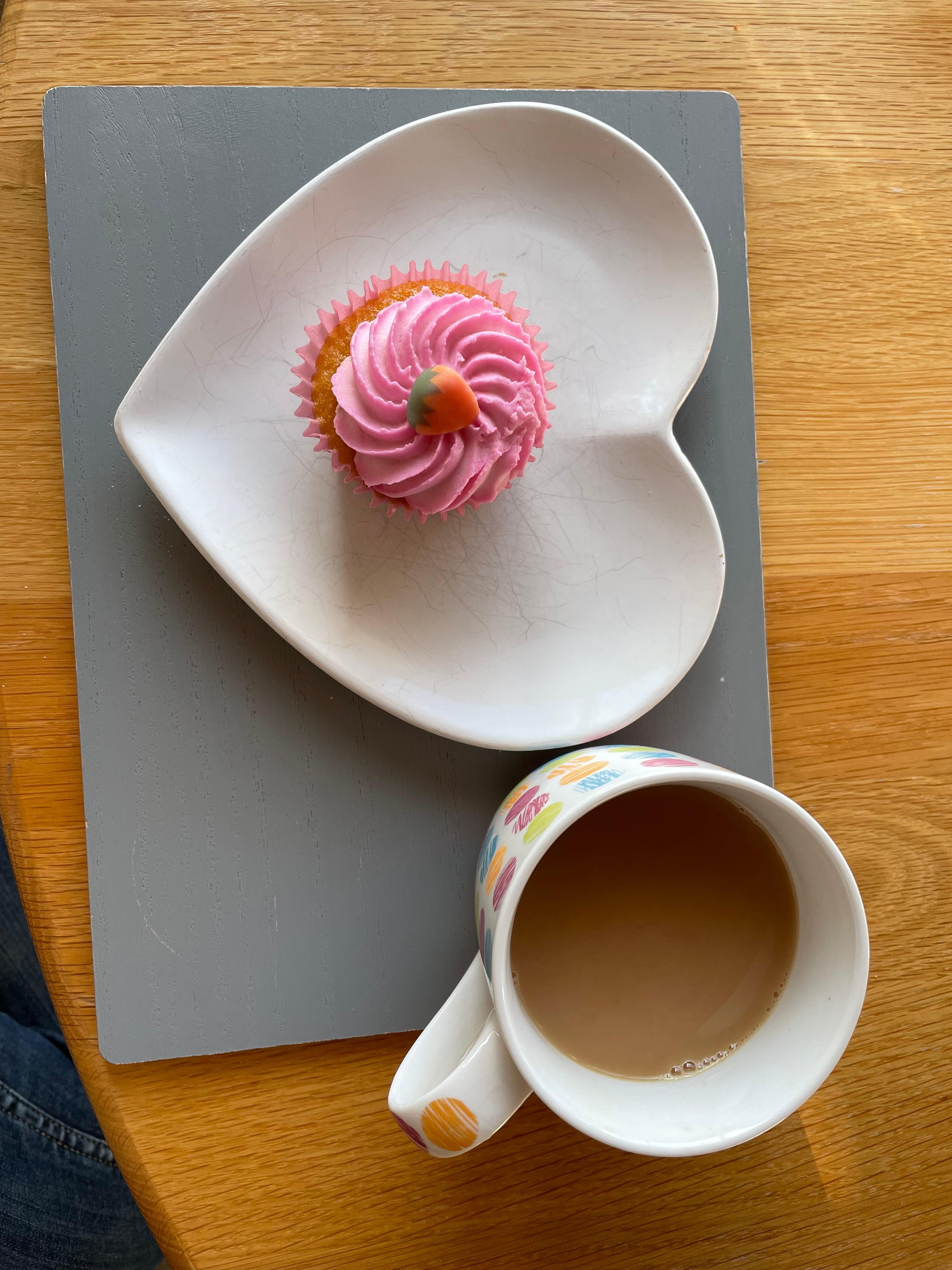 Tea and cake for elevenses 👍