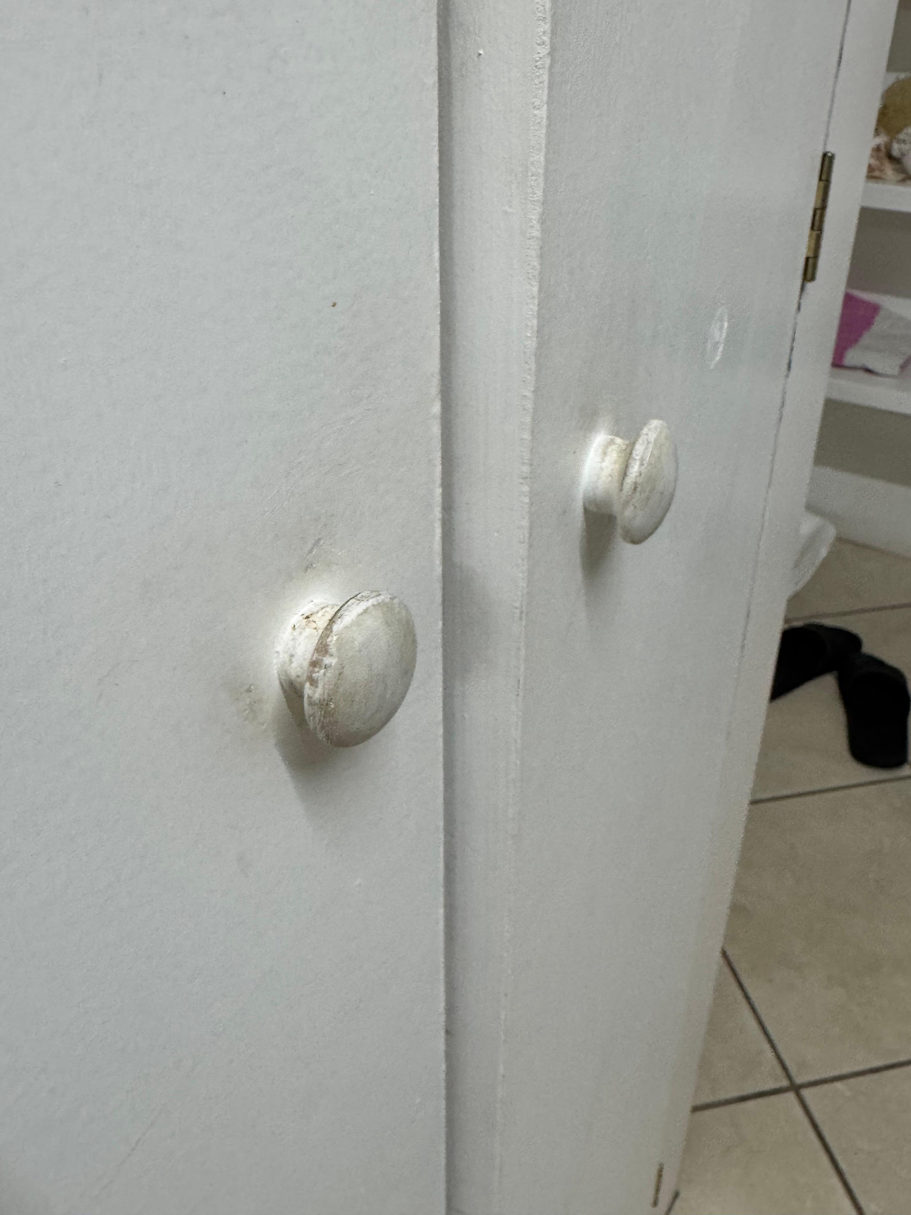 Knobs and cupboards dirty