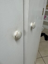 Knobs and cupboards dirty