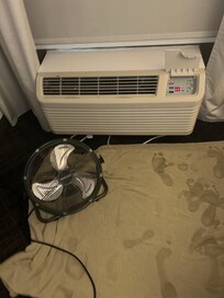 Wet floor A/c on 60 and room was still hot