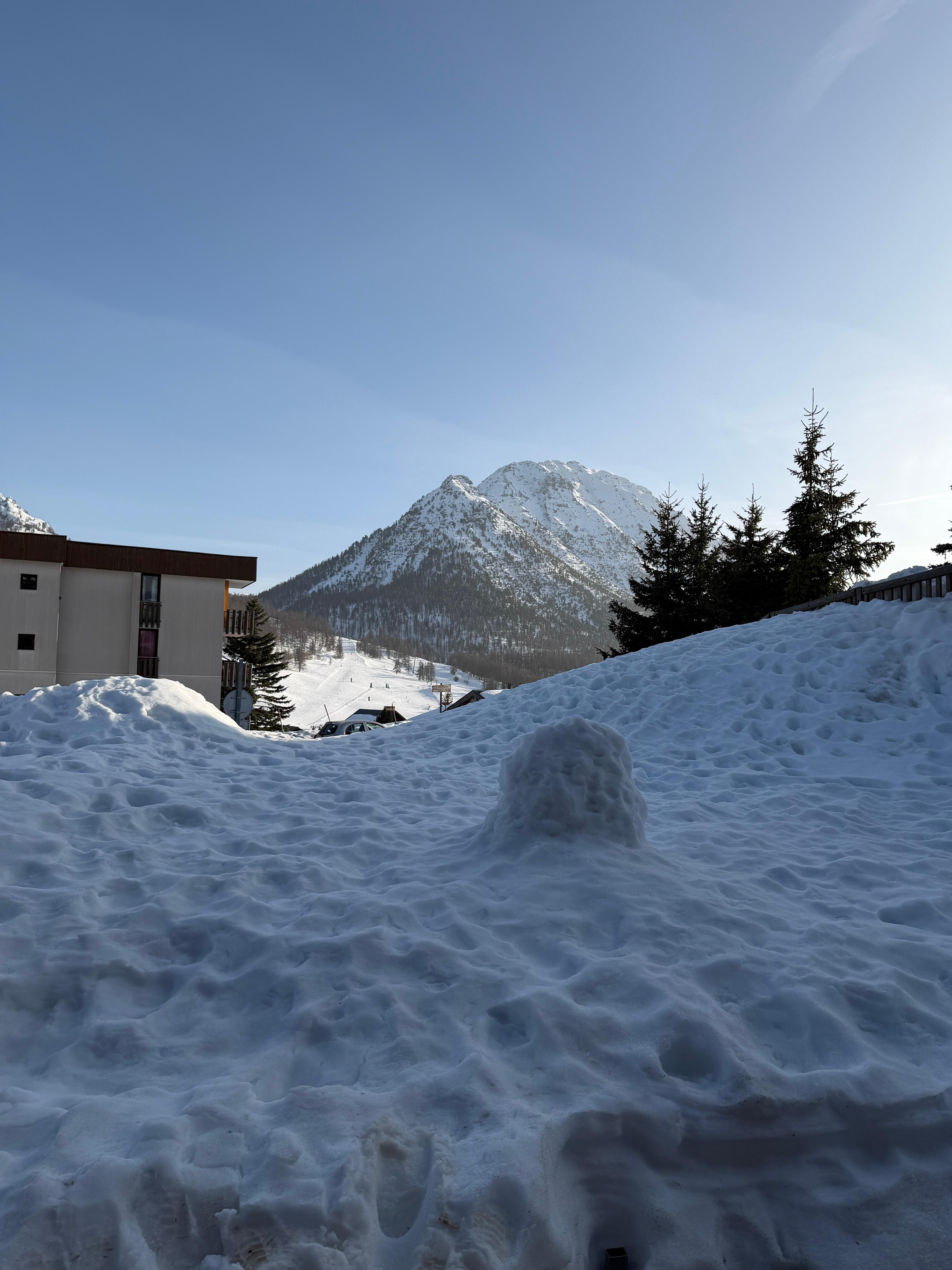 Vue sur le mont Janus de la terrasse. 