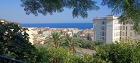 Blick vom Garten auf Menton