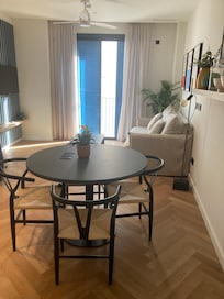 Fint rum m snyggt trägolv