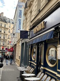 This is the front, just past the grocery store Bio