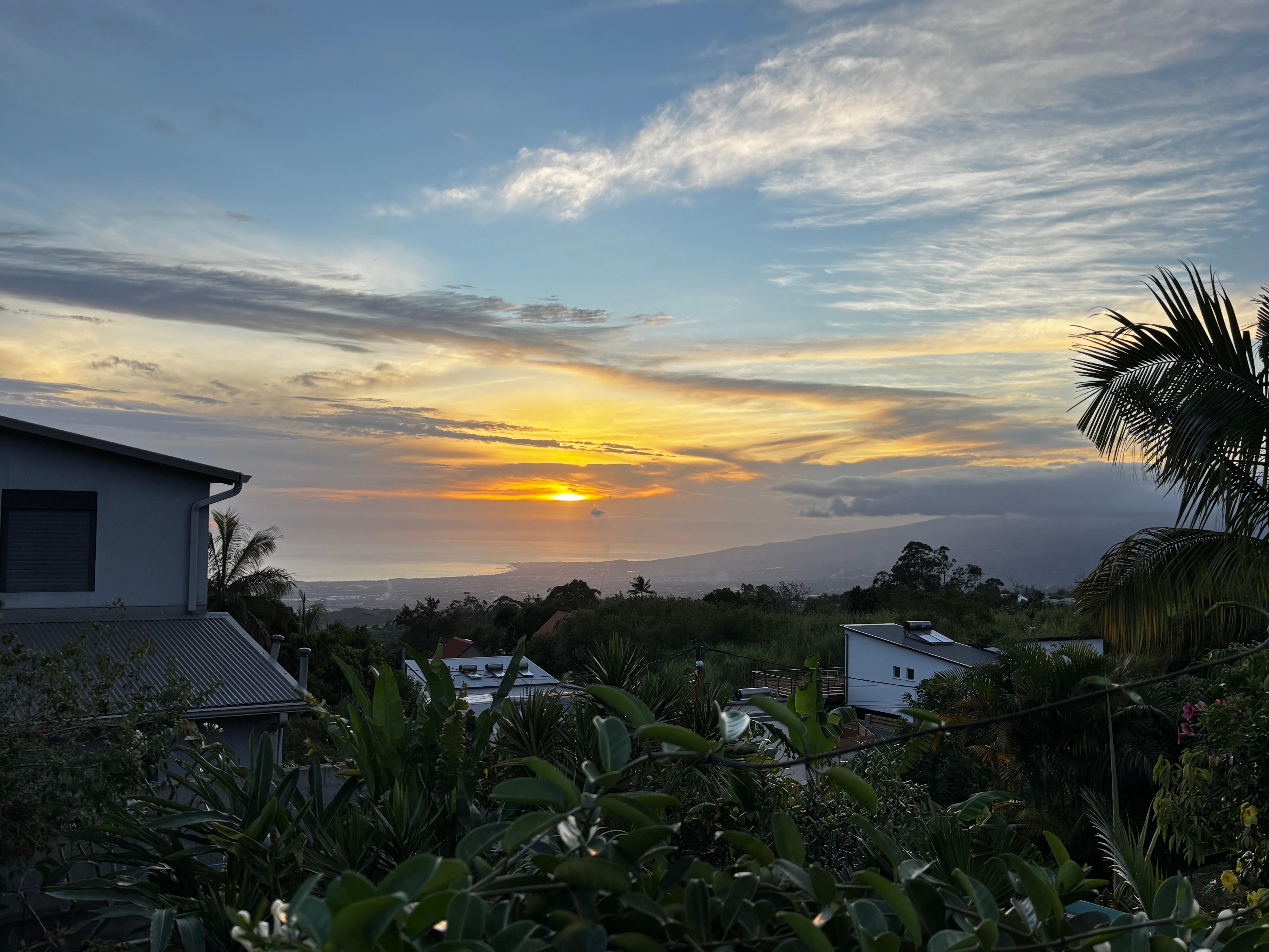 Le coucher de soleil depuis le balcon des hôtes.