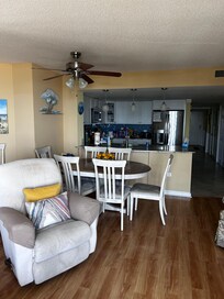 Kitchen/ dining area