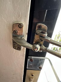 Brocken security latch.