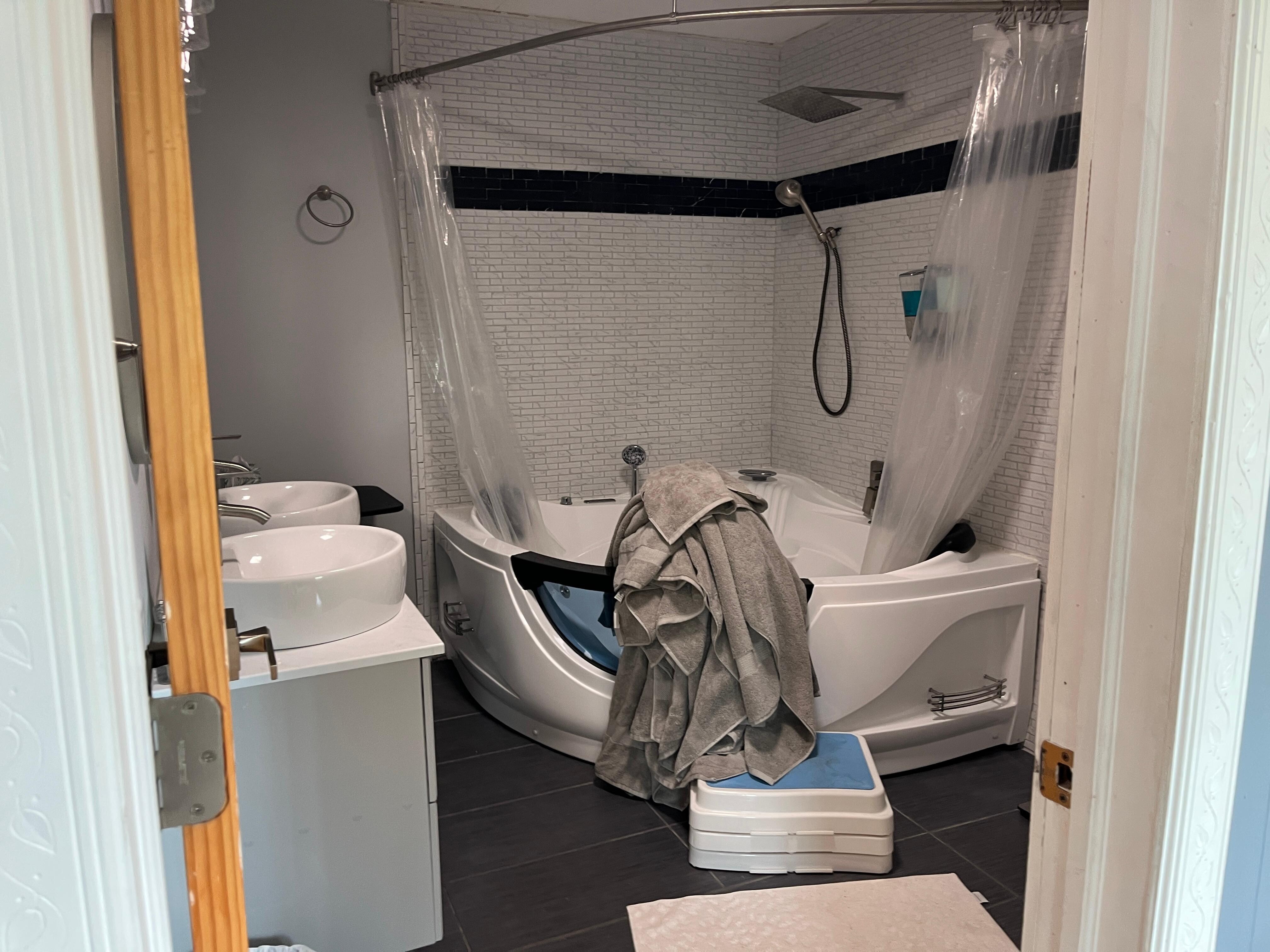 Interesting bathroom 