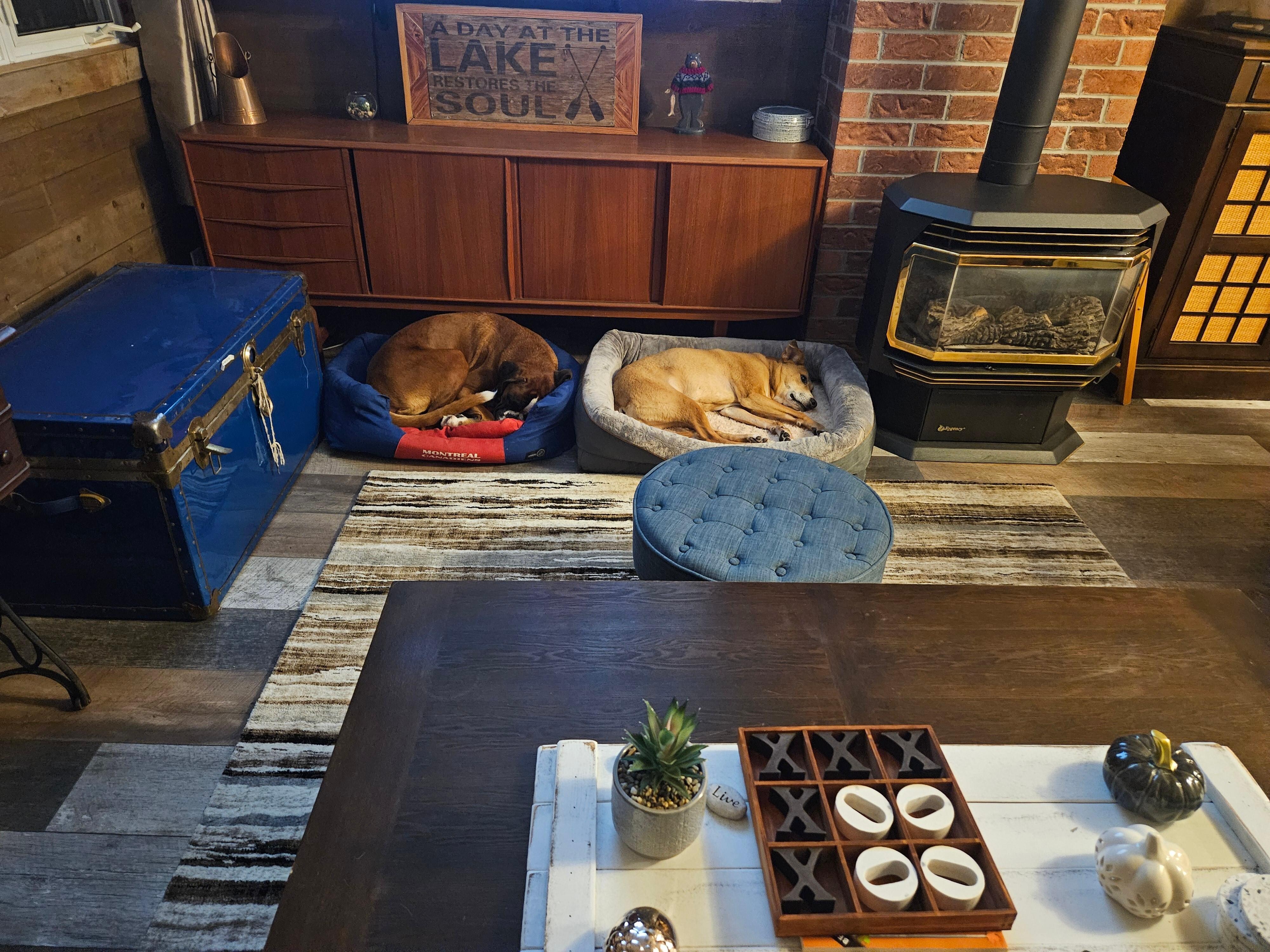 Very comfy living area for night time enjoyment