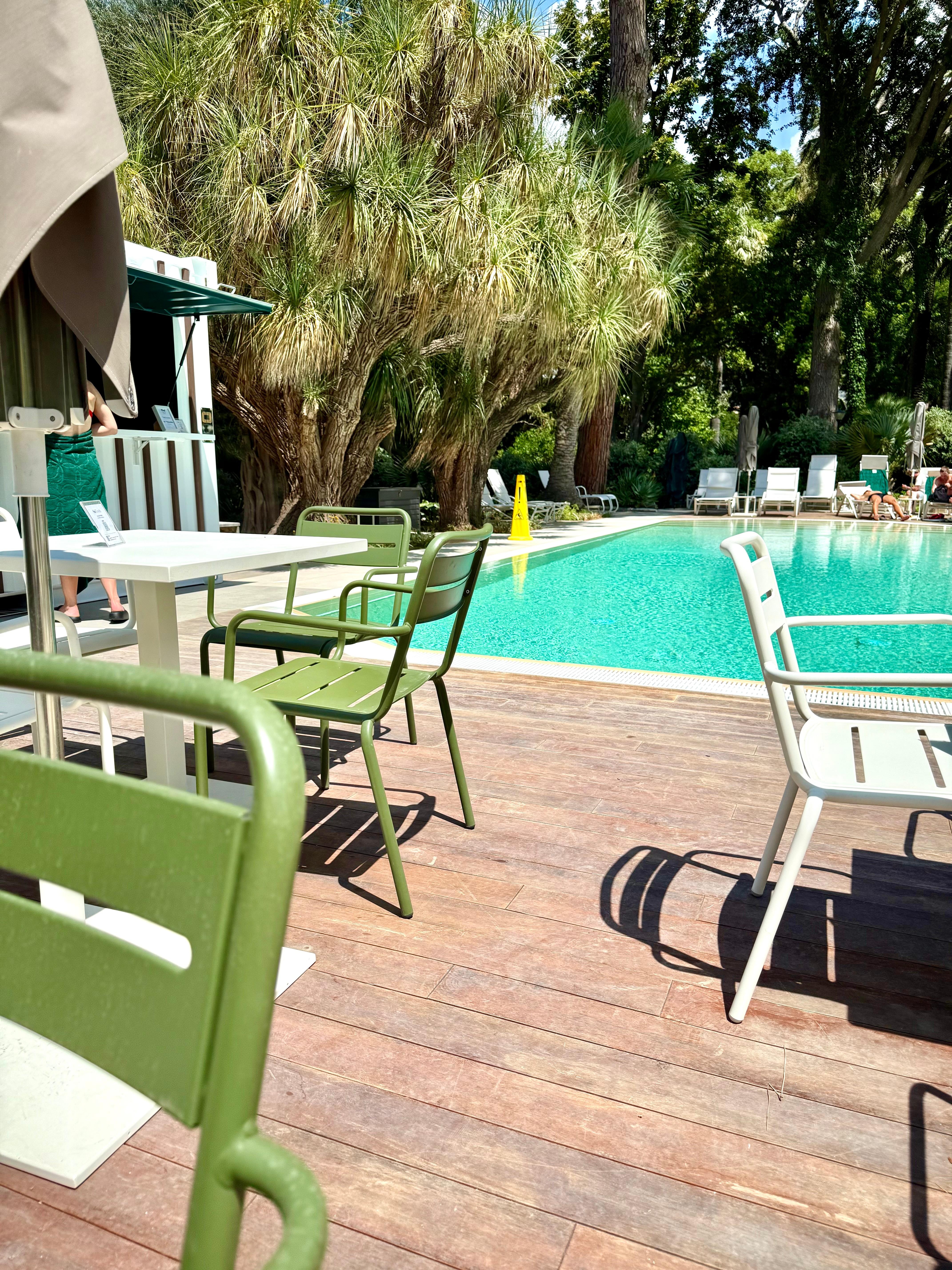 Uima-allas ja allasbaari avoinna klo 10-19. 