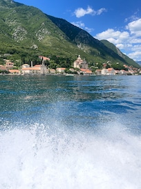 A local speed boat ride to the Blue Caves