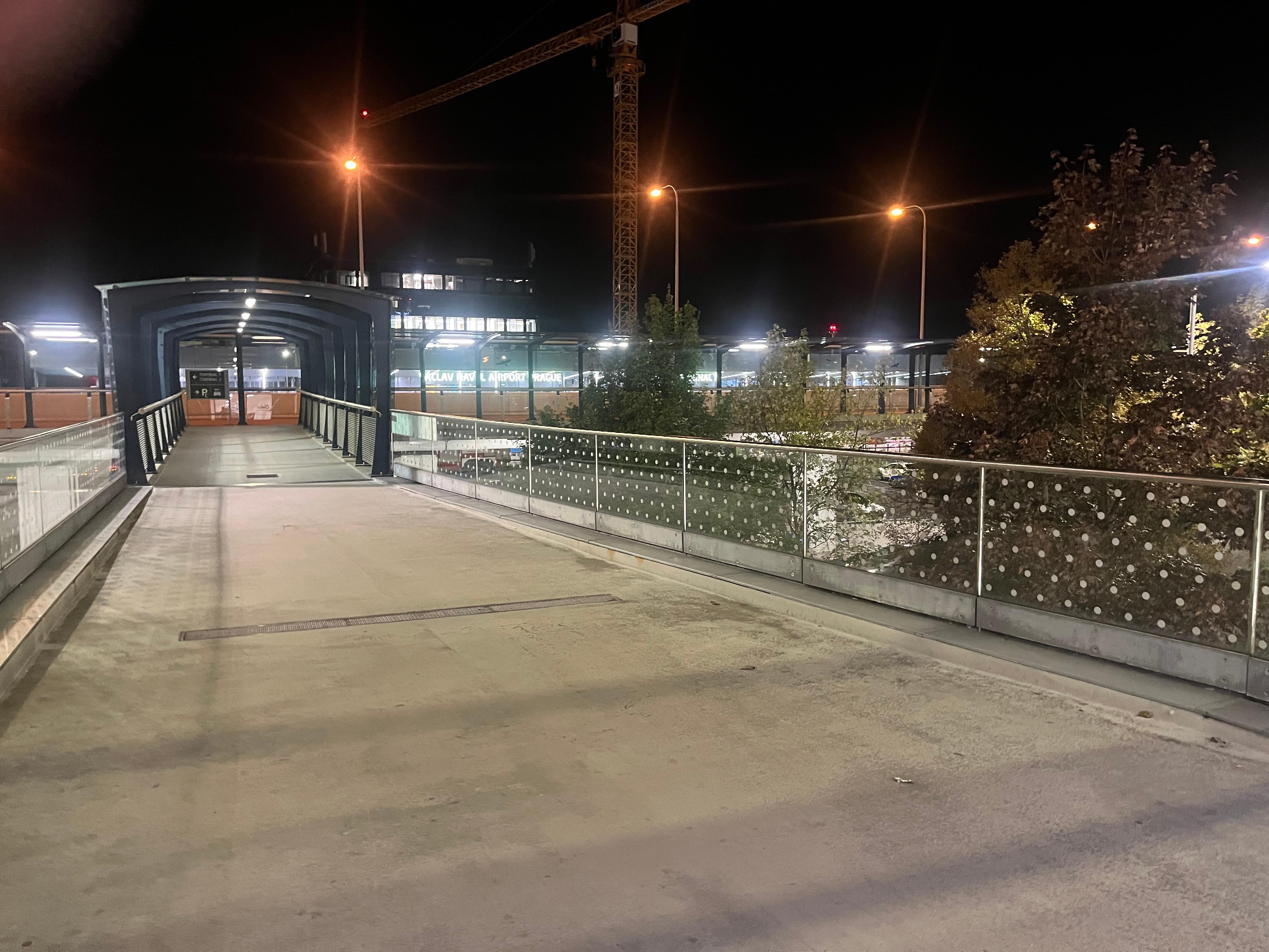 Walkway from the hotel’s 2nd floor to the terminal ( 2 minutes)