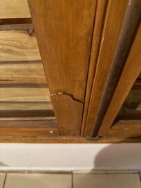 Room window broken, no locks: unsafe