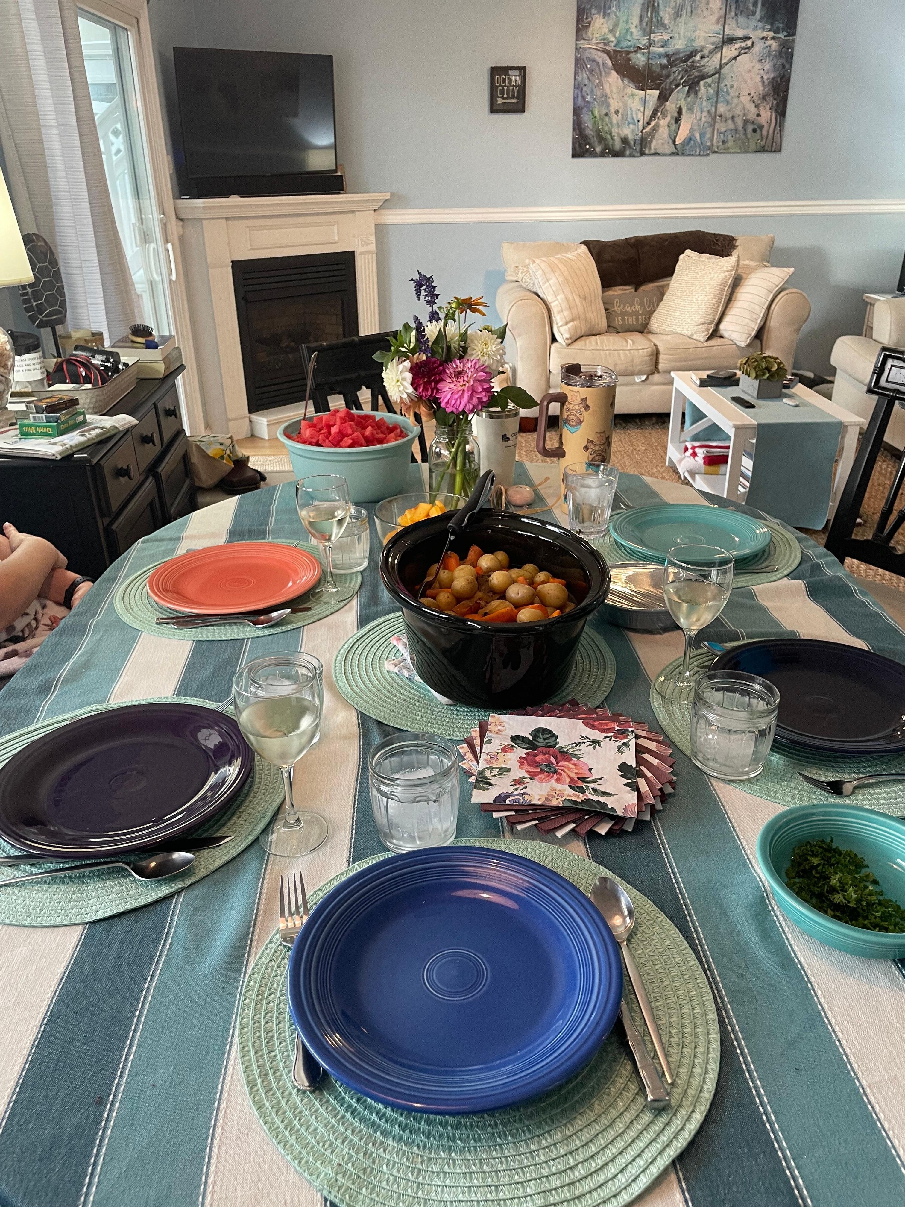 Dining space looking into the living room - plenty of room at the table for 6 with colorful fiesta plates