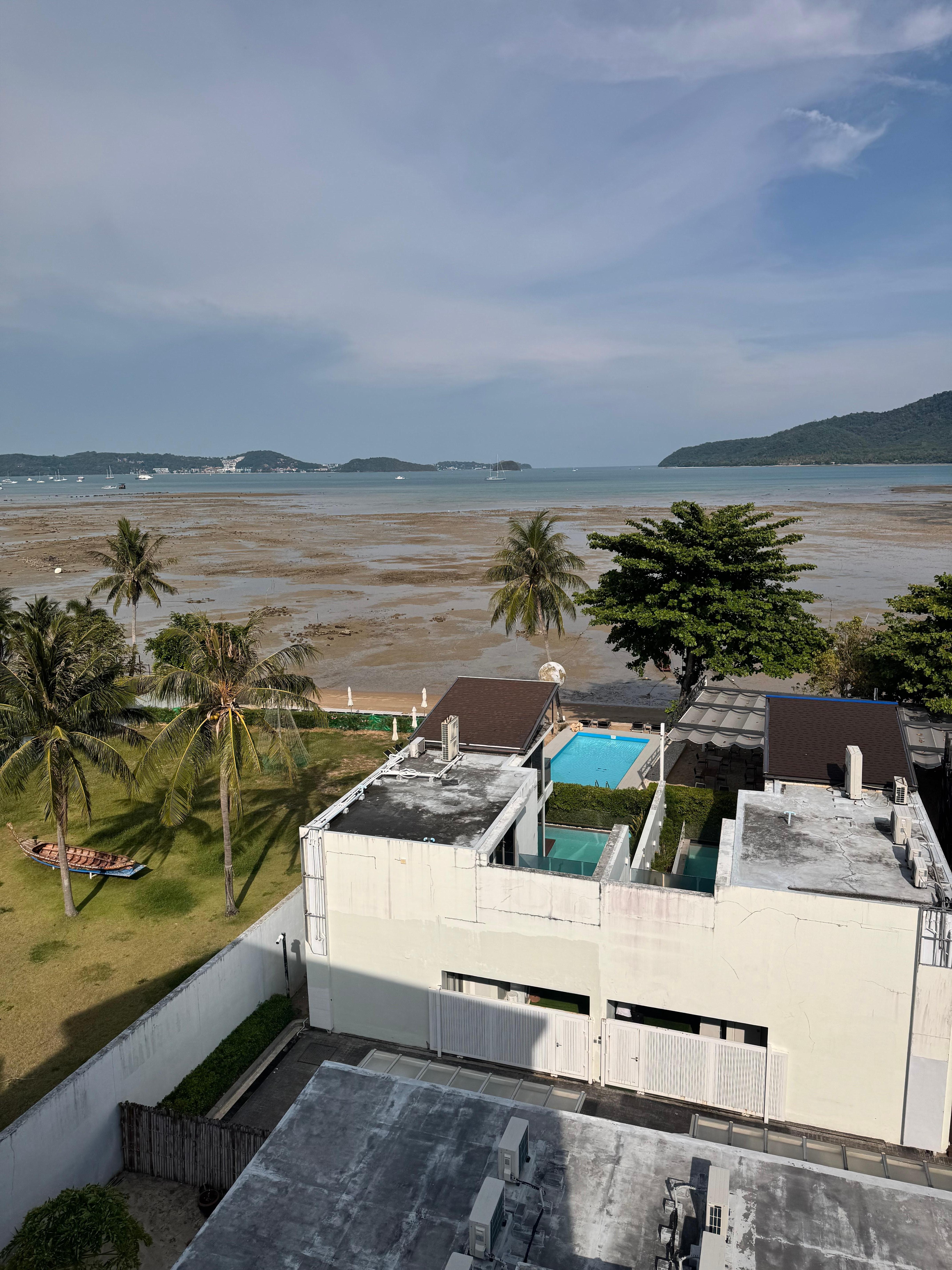 Low tide/sea level at hotel beach 