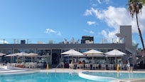 Piscine et restaurant