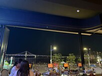 釜山歩き。広安里のバーにて。夕方から夜景は是非見てほしい。海雲台とは少し雰囲気違います