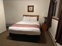 not updated like the photos and bed is old and roll to the middle