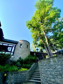 Aufgang zur Terrasse und zum Restaurant