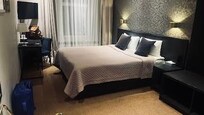 La habitación amplia y cómoda