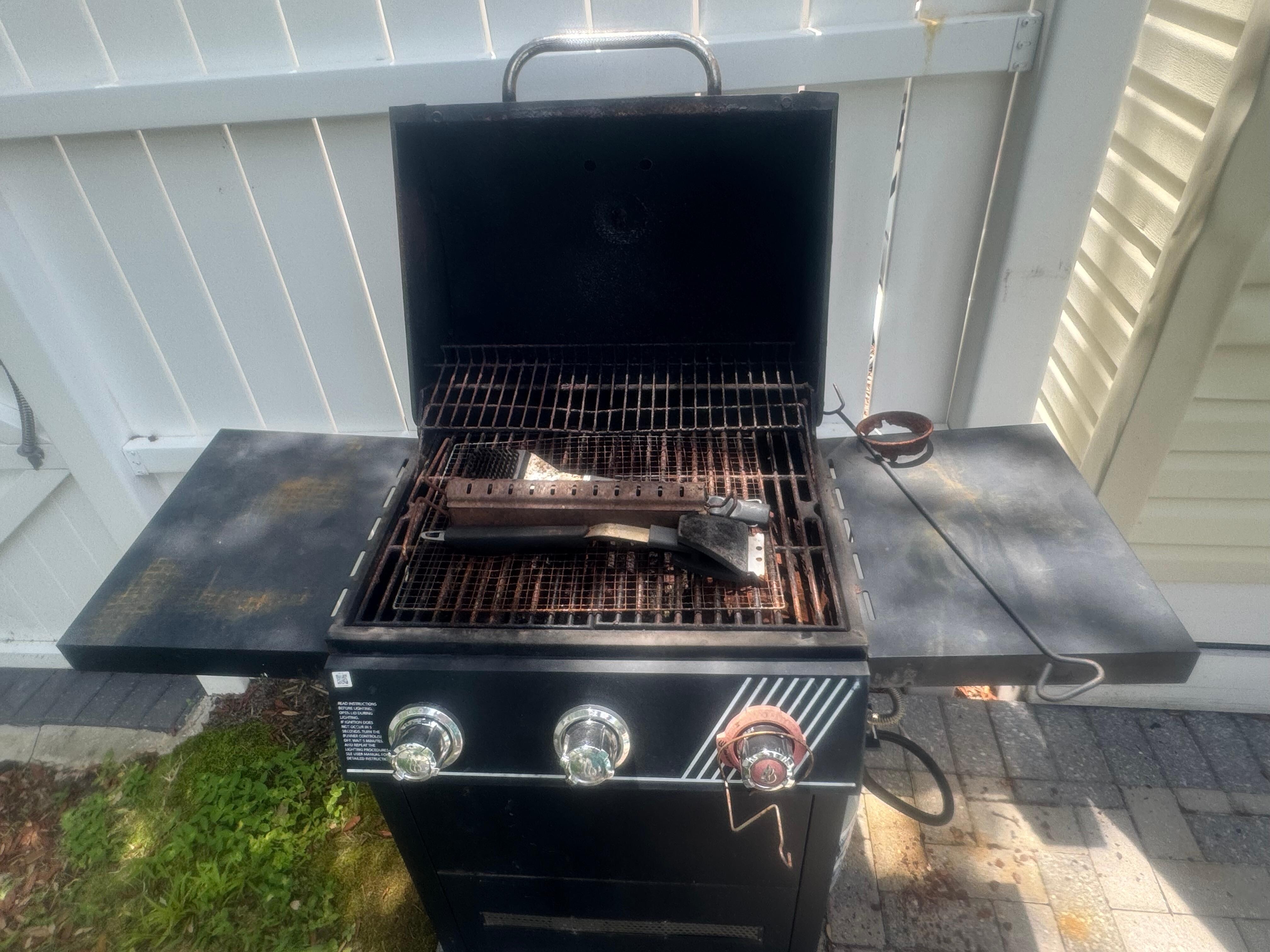 Grill was inoperable with one of the burners sitting on the grate.