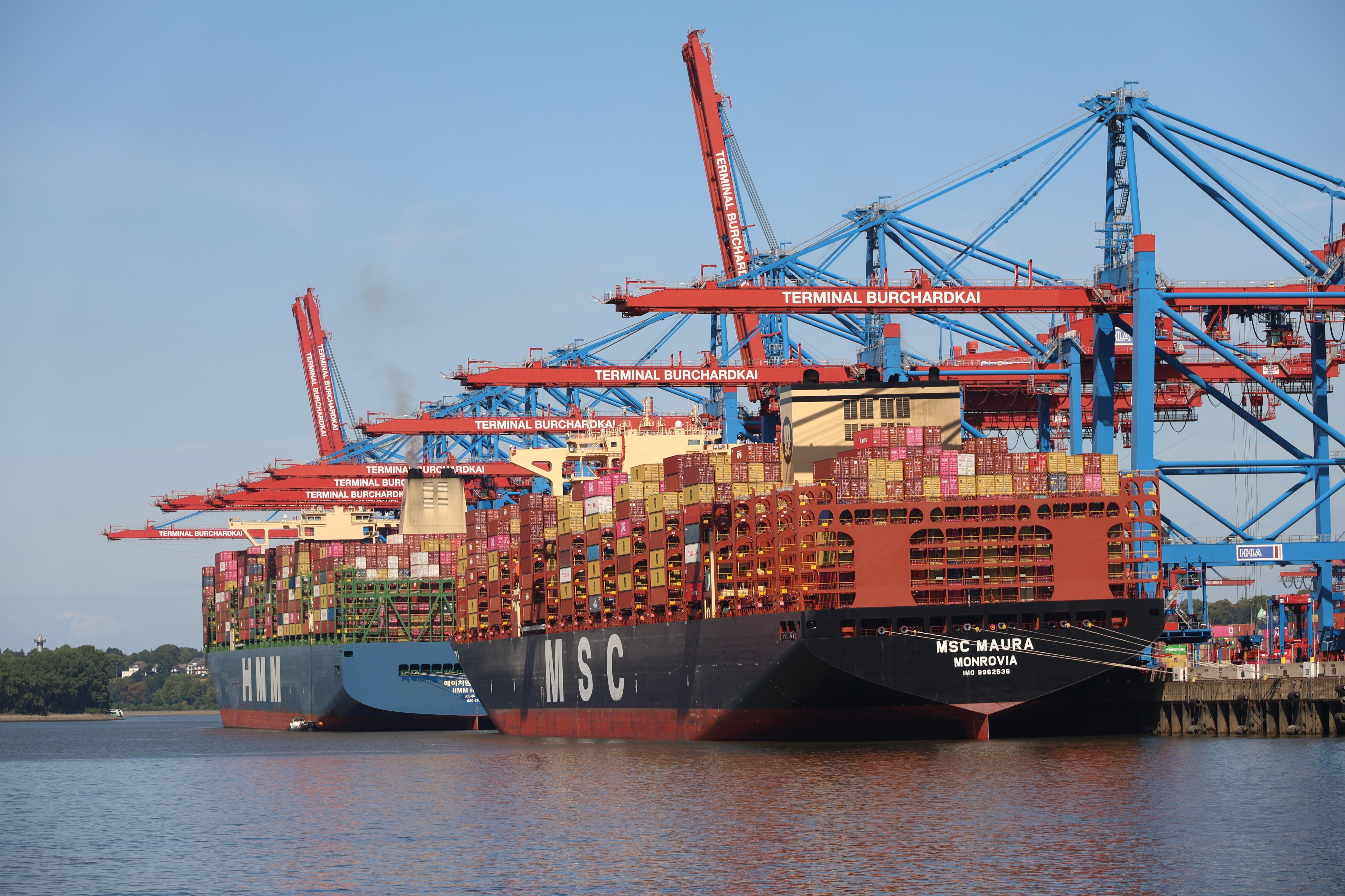 Wir hatten ein ruhiges Zimer im 5. Stock. Frühstück war sehr lecker und mit viel Auswahl. Die Bushaltestelle war direkt vor der Tür, U- und S-Bahnen 5 Minuten entfernt. Es war ein perfekter Aufenthalt, wir kommen gerne wieder. 