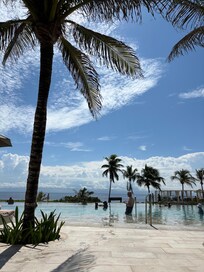 TRS infinity pool