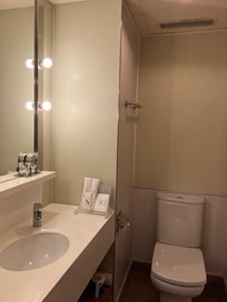 バス、トイレは清潔で水の流れも良かった