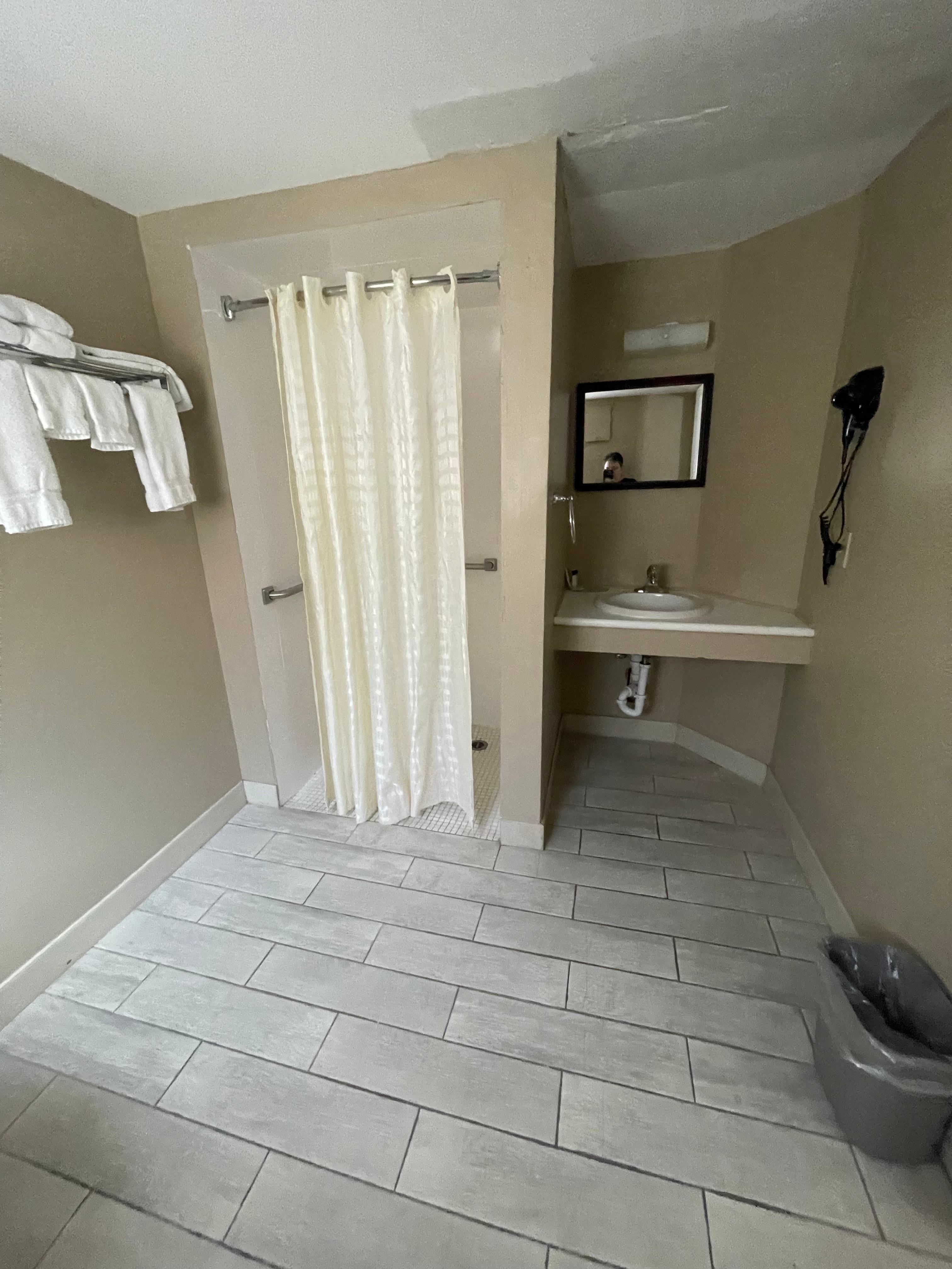 Walk in shower - bring a rug to step out on. 