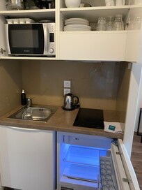 Full kitchen with utensils