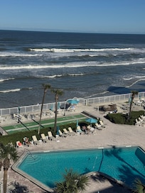 Amazing pool and ocean views!