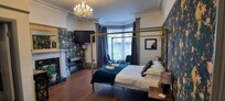 Room 17, Parrot room