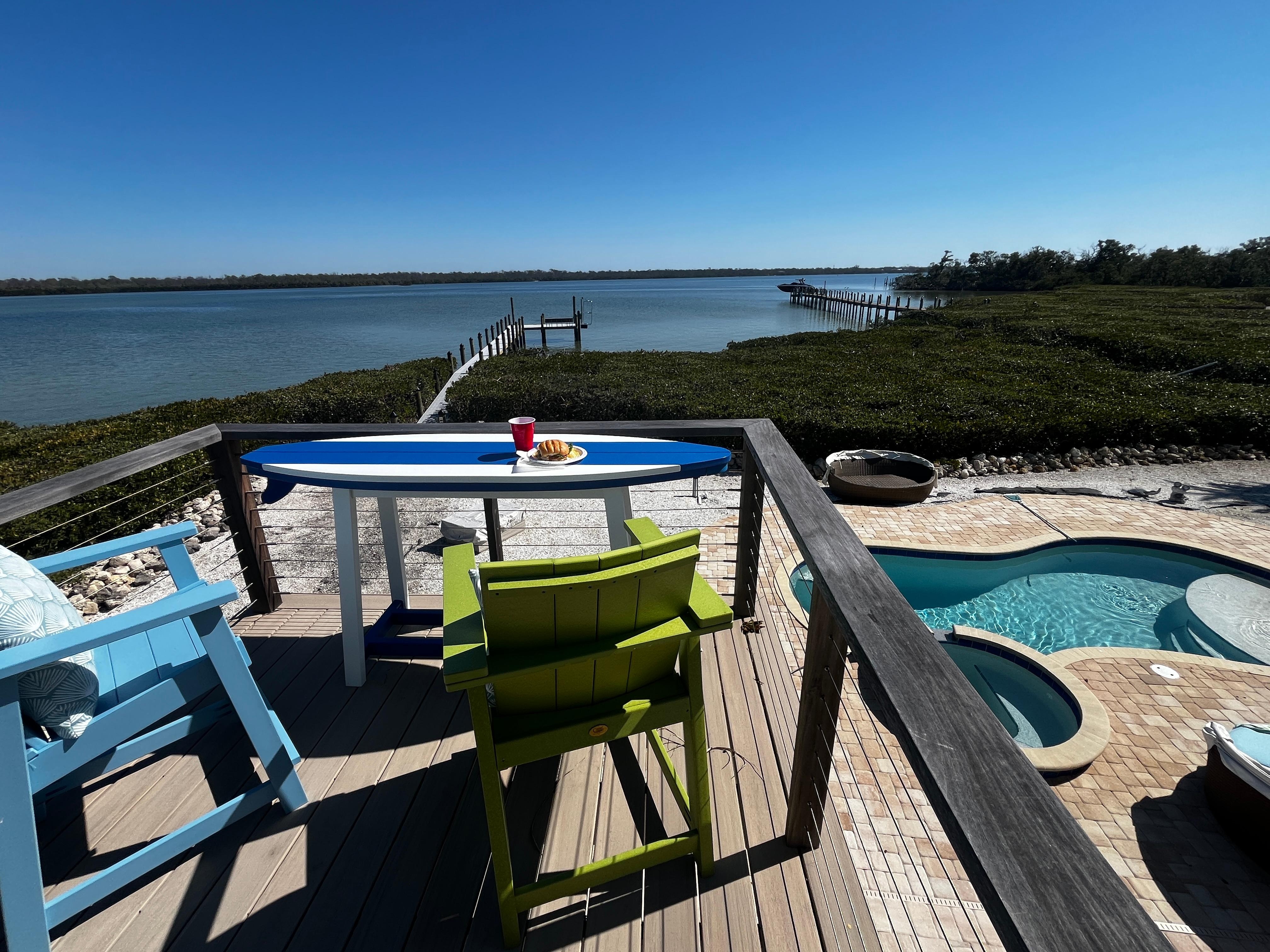 Great place to sit, have lunch with the stunning view!