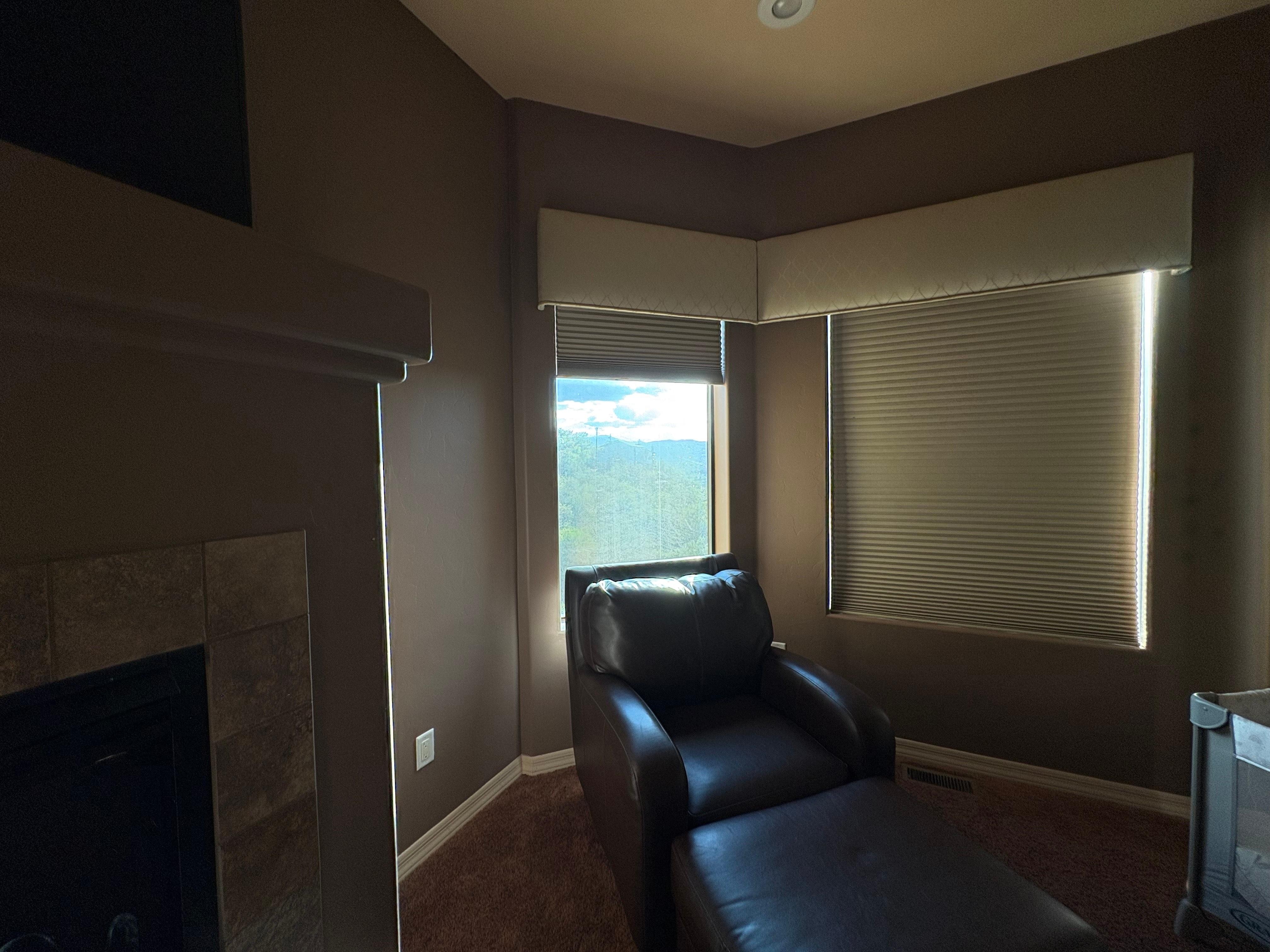 Master bedroom: shade was broken and wouldn't close. Forget sleeping in! The sun lights up the room BRIGHT AND EARLY