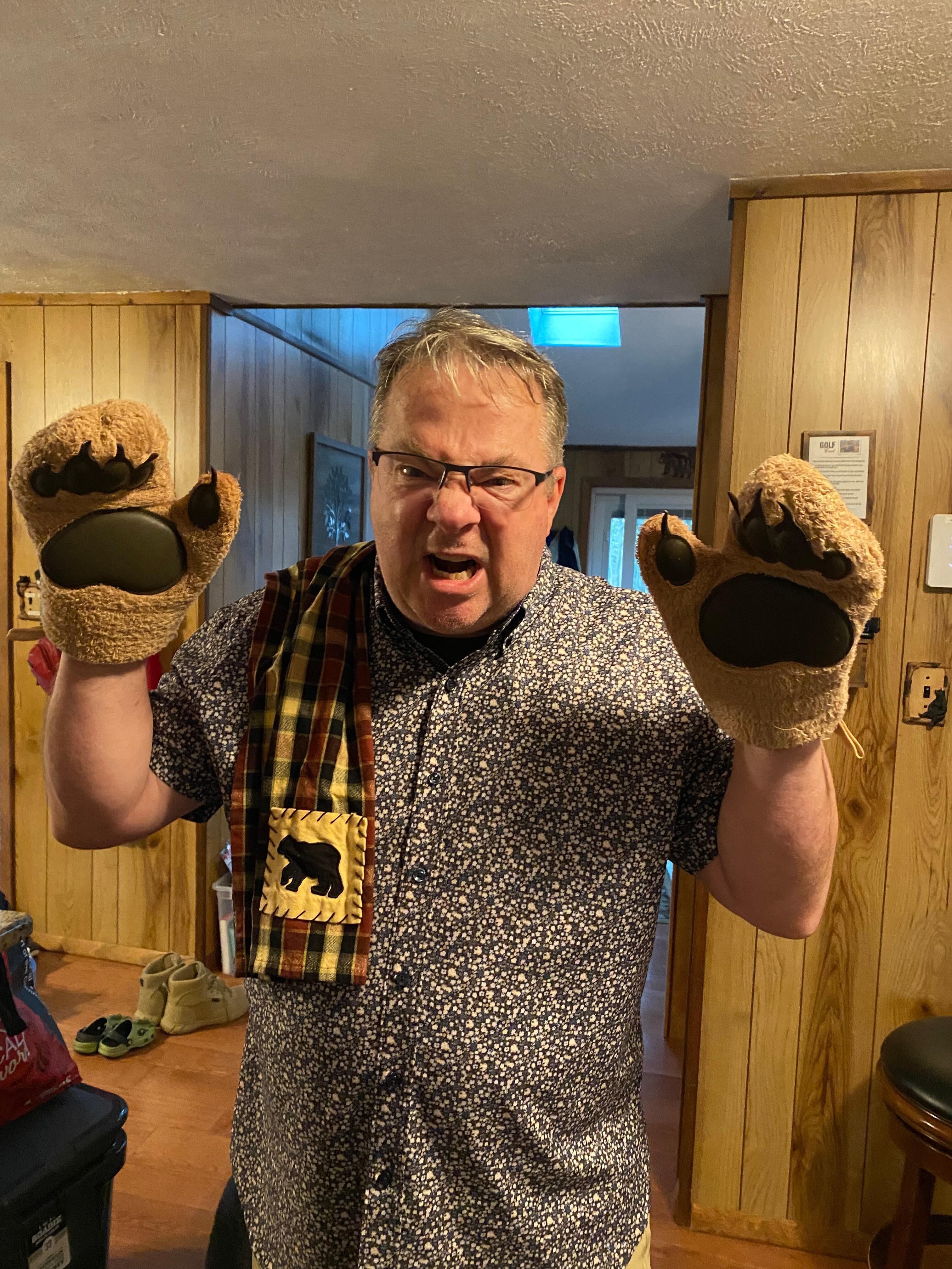 Poppo Bear using provided Bear Den oven mitts