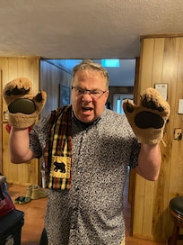 Poppo Bear using provided Bear Den oven mitts