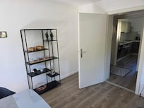 Metallregal im Essbereich