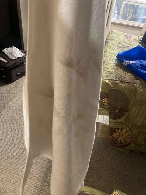 BLOOD STREAKS AND DIRY BED SMELLED REAL BAD WE LEFT AT 3 AM WHEN BED BUGS WRE FOUND WE WERE TRAVELLING FROM ALBERTA BACK TO TORONTO NEEDED REST AFTER 4 HOURS DRIVE NIGHTMARE