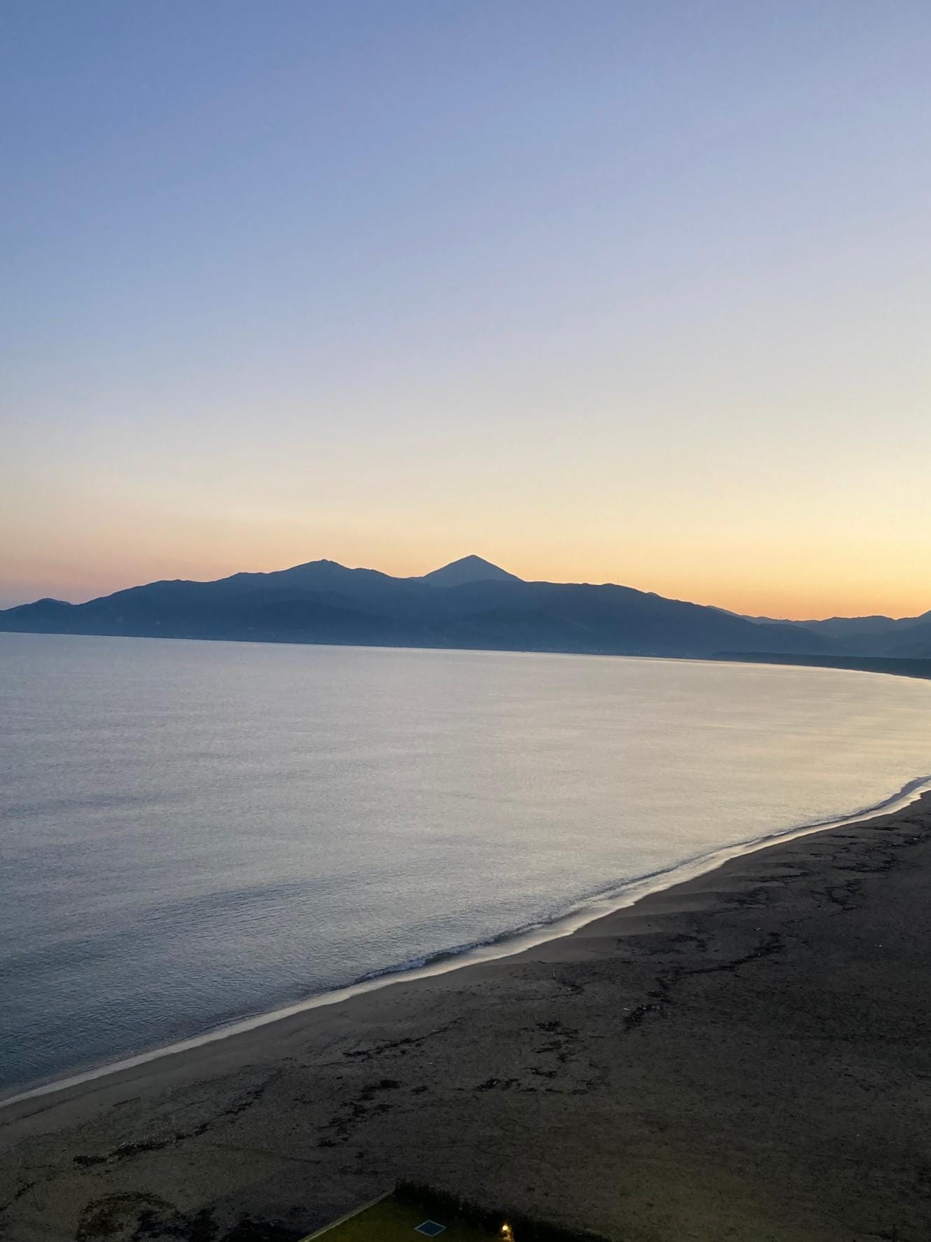 ホテル前の砂浜