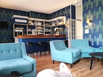 Salon-bar agréable et acceuillant