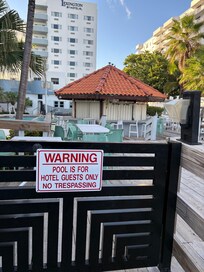 Tiki bar closed at 3:30pm
