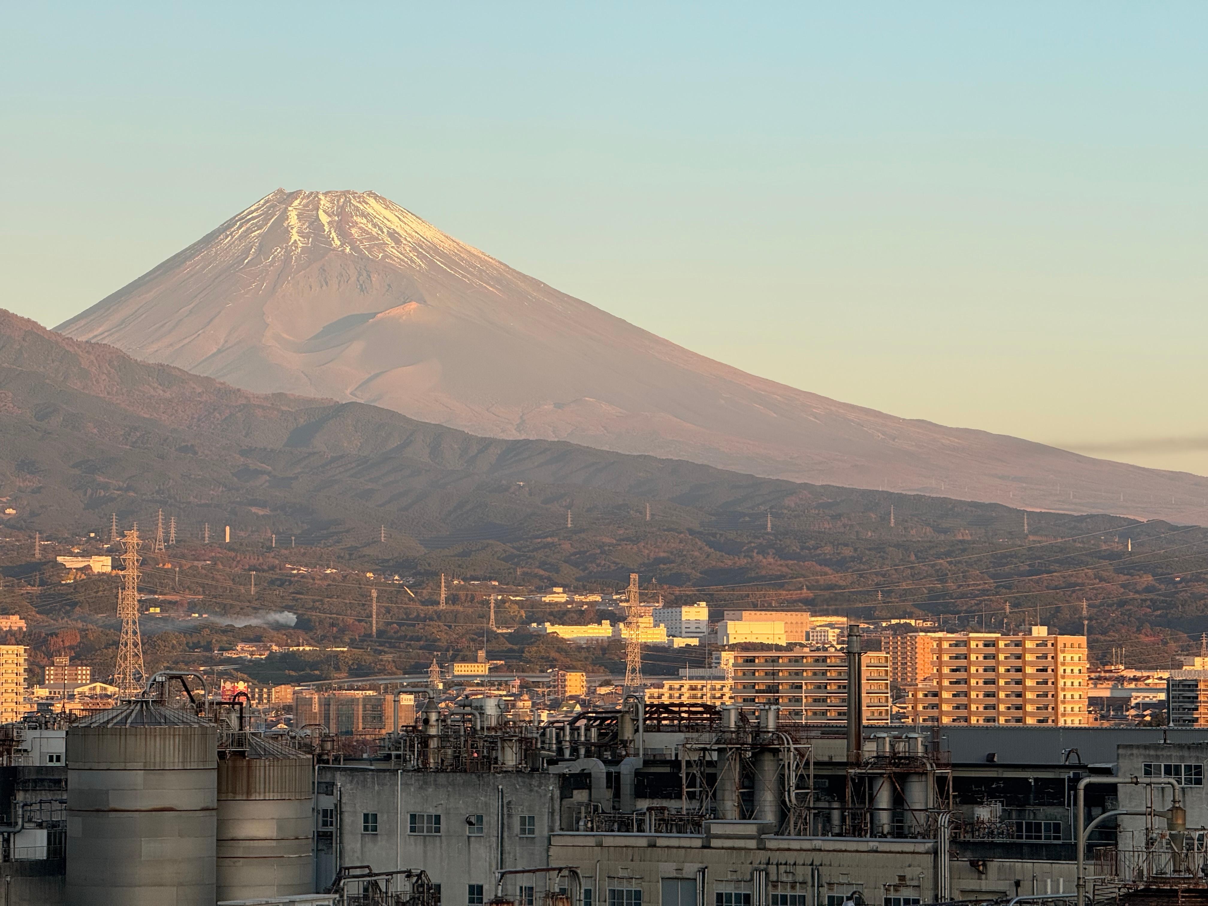 朝の富士山を5倍レンズで撮影