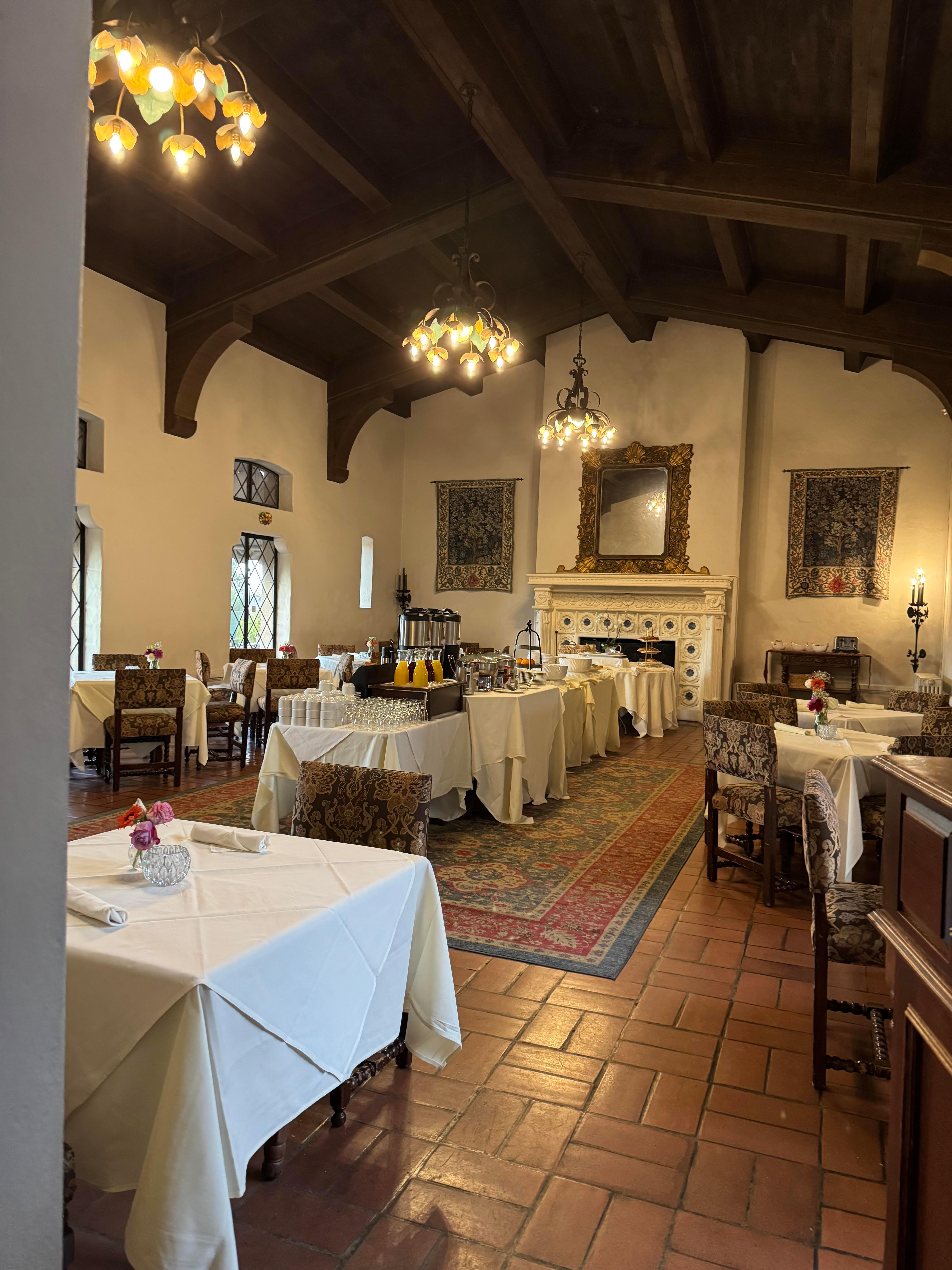 Le restaurant et salle du petit-déjeuner