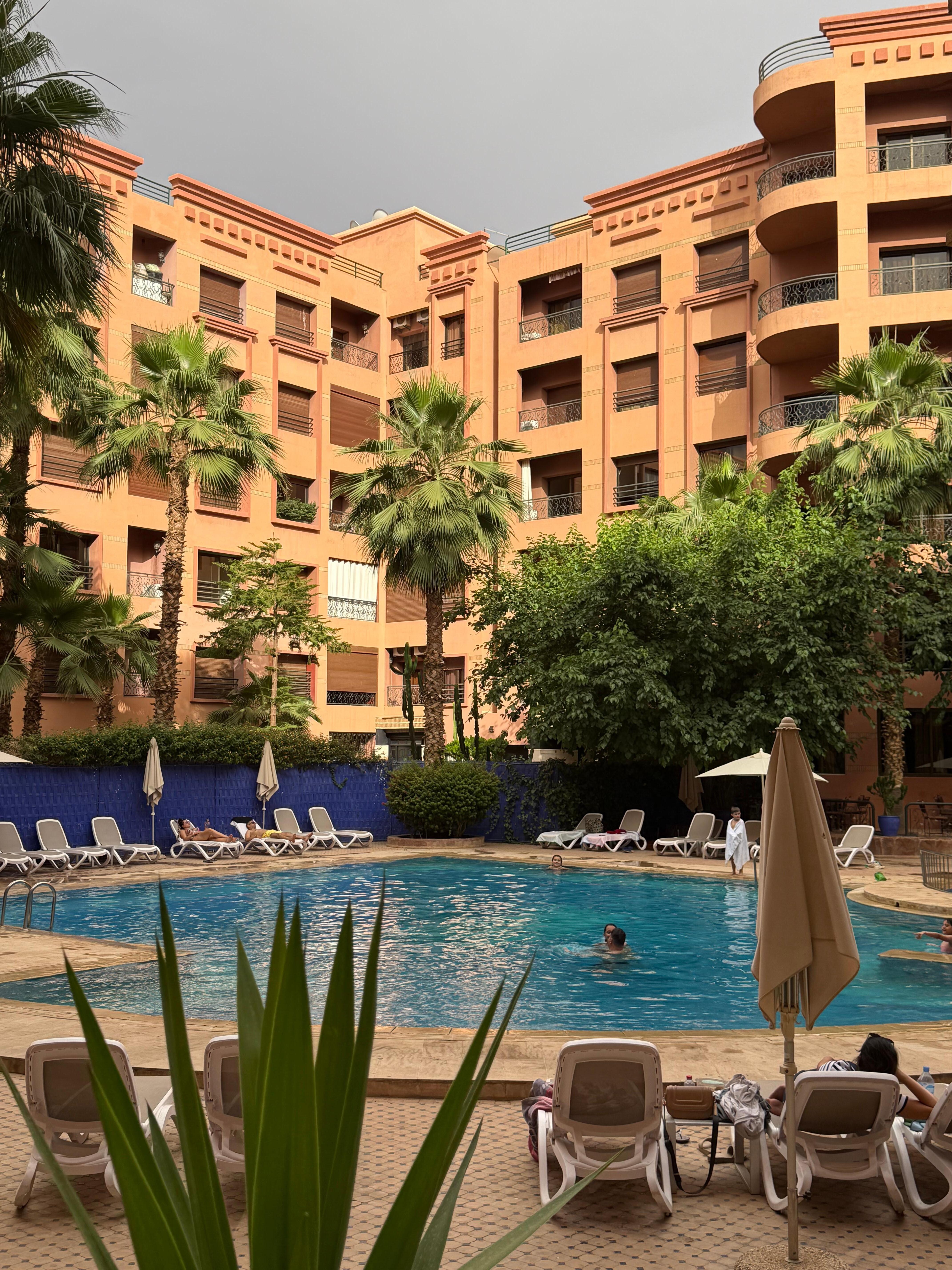 Piscine de l’hôtel, ambiance familiale