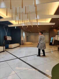 昨年は
天井からの バットも
見ぬまま お部屋に
今回は アウト後がに
グローブの椅子、ボール型の椅子にも腰掛け 大変満足、満足(笑)