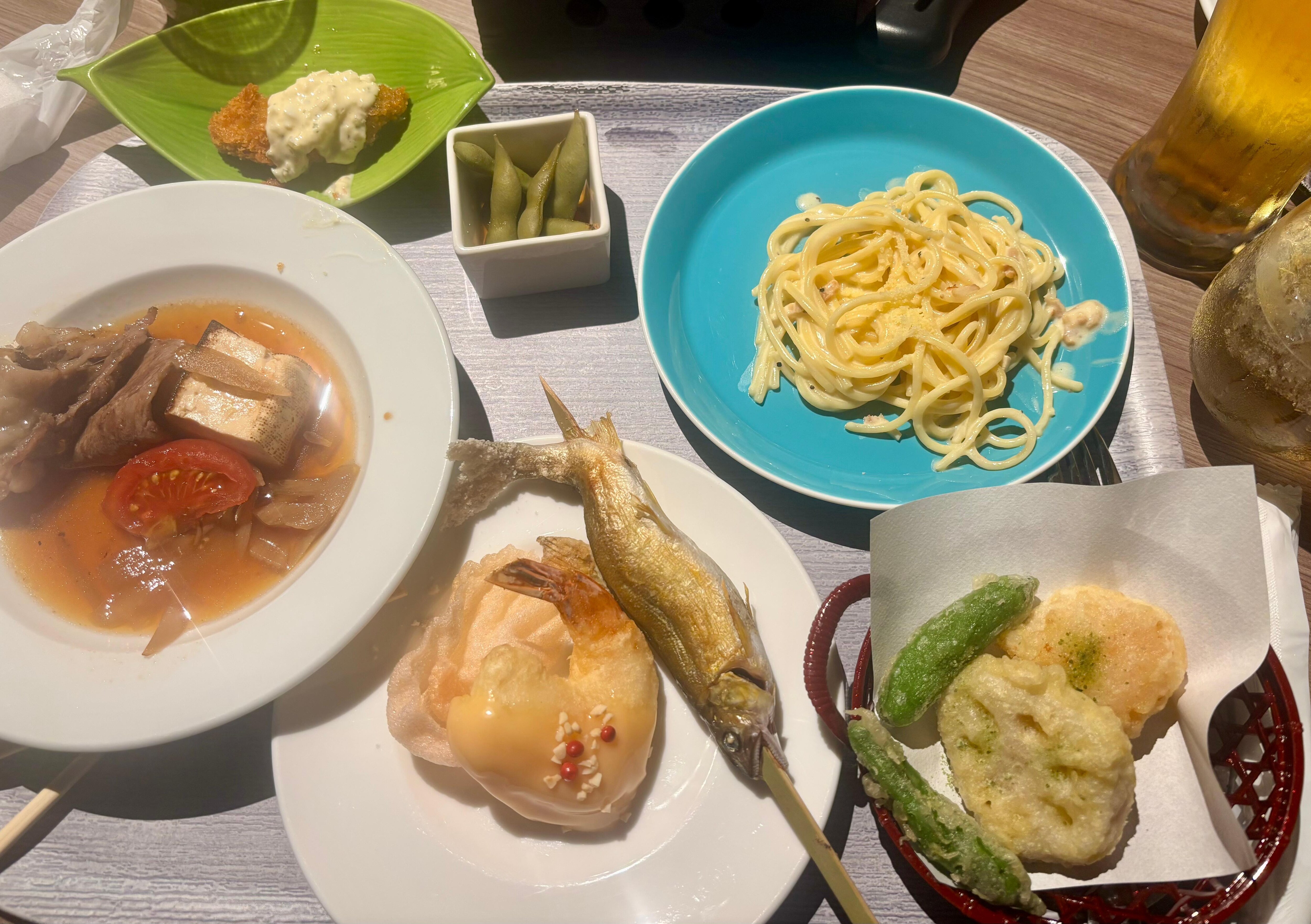 ビュッフェ方式ですが、全部美味しいですね！特にすき焼きの肉は最高。